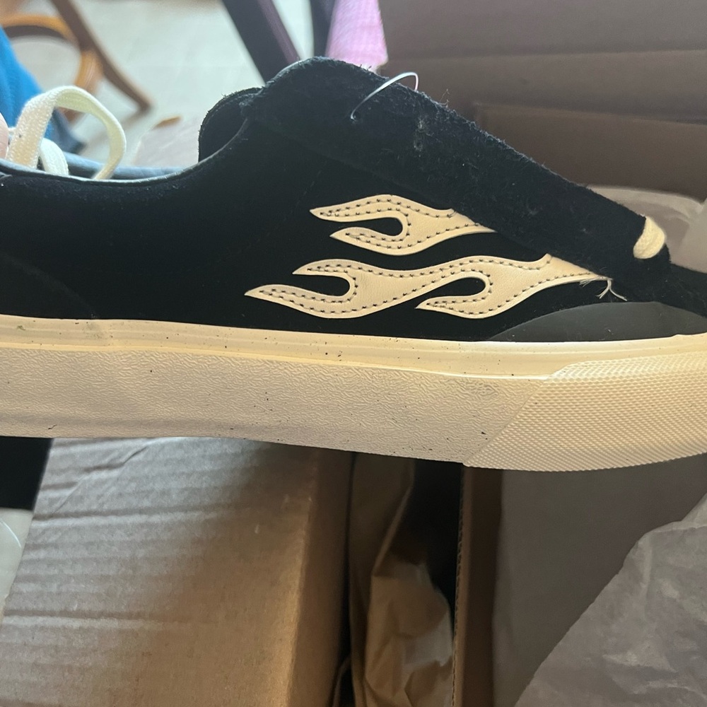 STRAYE SKATER Black and White Flame Sneakers Logan BRAND NEW 10.5